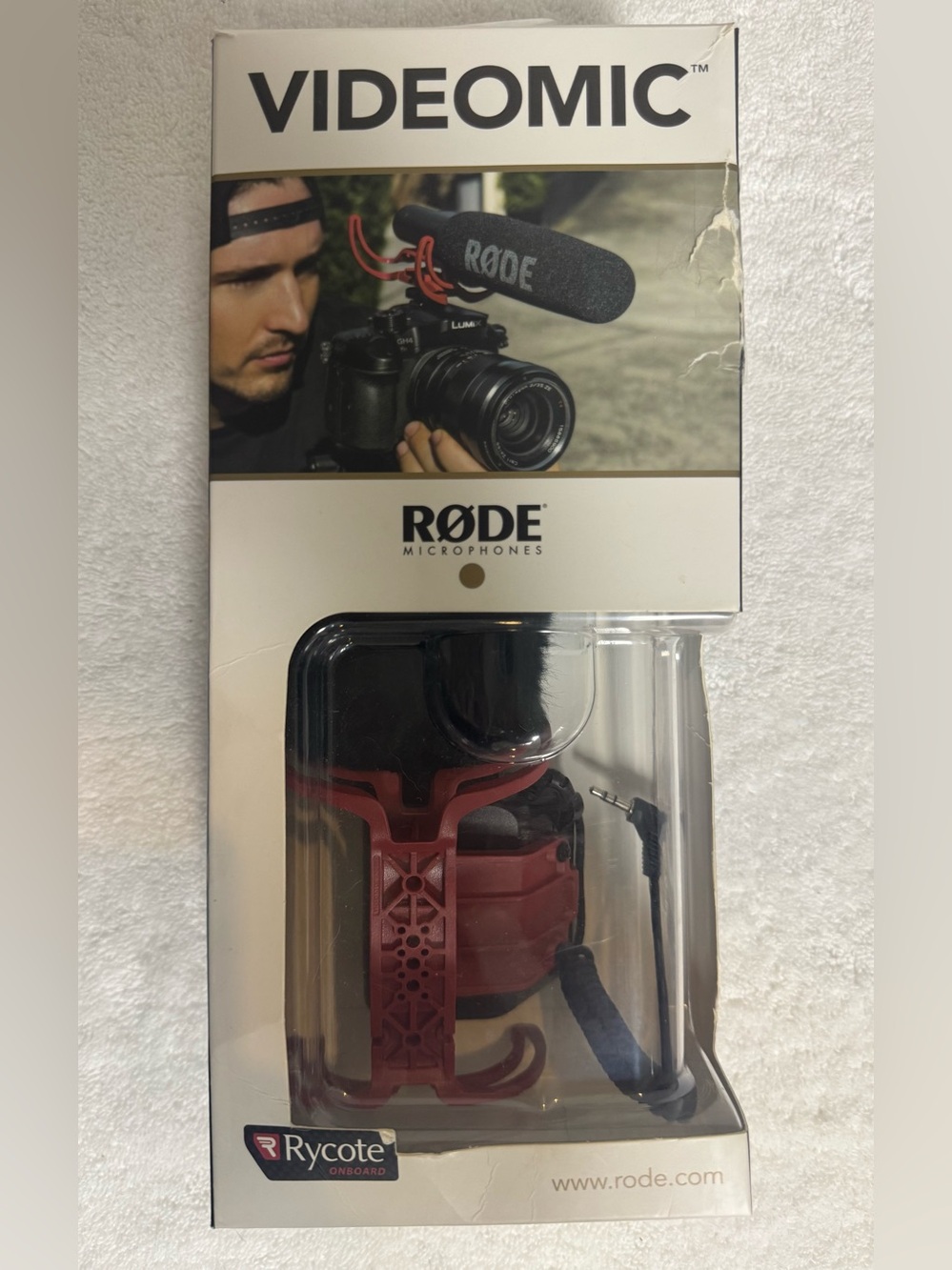 RØDE Videomic On-Camera Microphone with Red Rycote Shock Mount